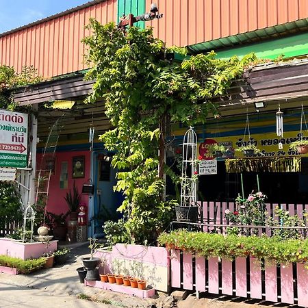 Pa Chalermchai Guesthouse 방콕 외부 사진