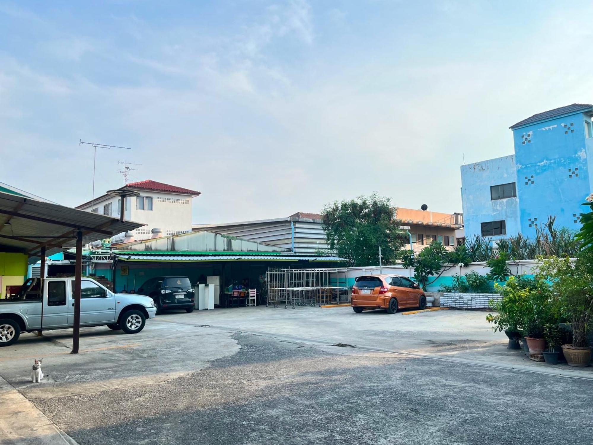 Pa Chalermchai Guesthouse 방콕 외부 사진